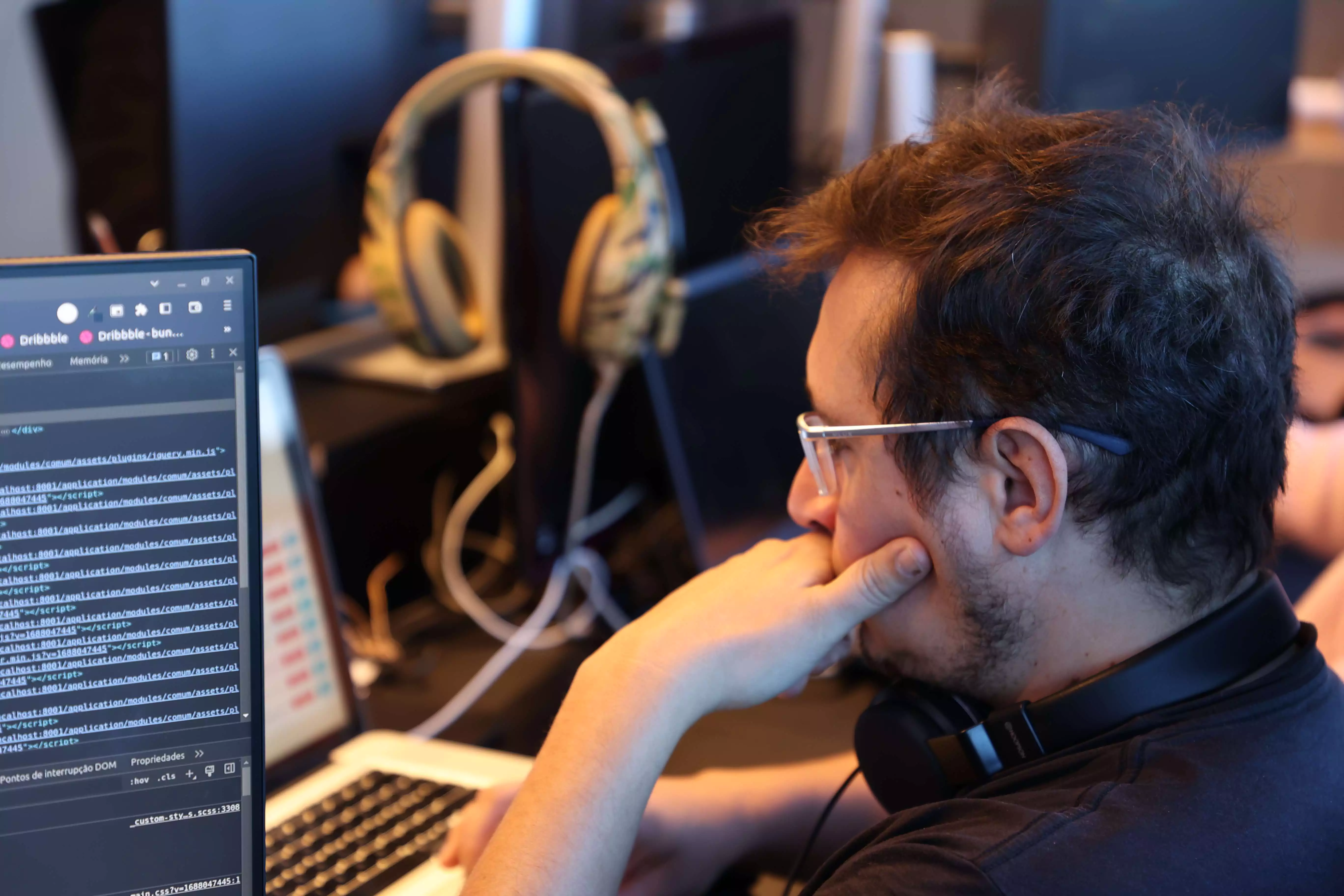 Foto de pessoa programando